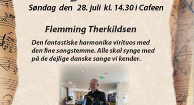Flemming Therkildsen kommer med sin harmonika